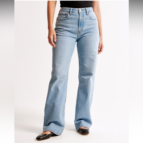 Abercrombie Curve Love 90s Relaxed Jeans - Picture 1 of 7